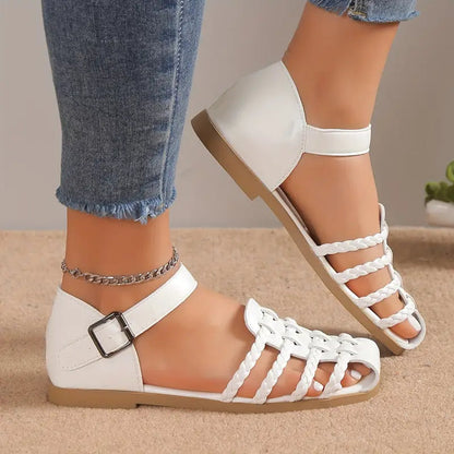 MonLu - Platte sandalen met gesloten neus en gespsluiting