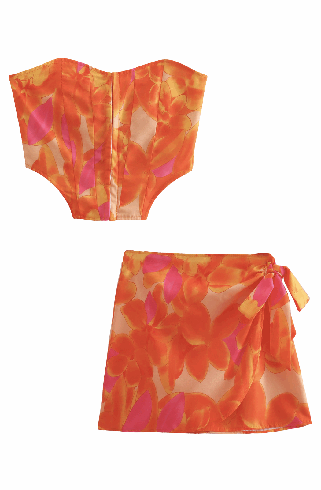 Blaze | Top en rok met batikpatroon en bloemenpatroon in zonsondergangstijl