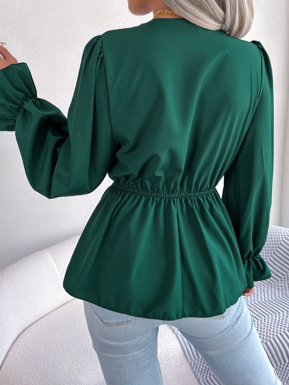 Chiffon top met vetersluiting en V-halslijn