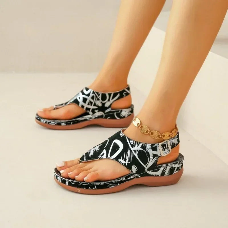 Sandalen met sleehakpatroon