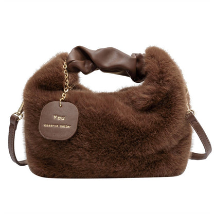 Ella Fluffy Handbag - Deze tas wil je gewoon knuffelen