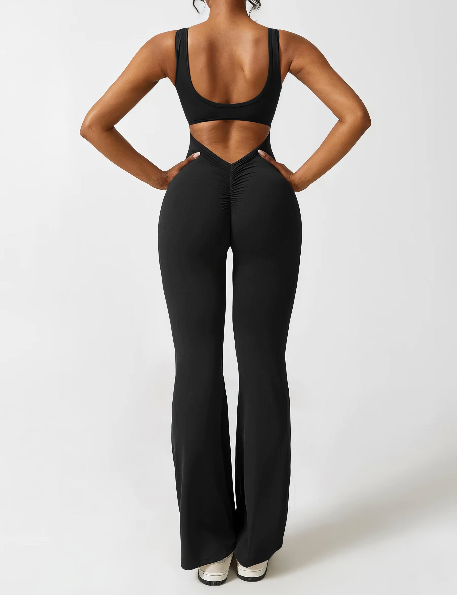 UITLOPENDE JUMPSUIT MET V-RUG