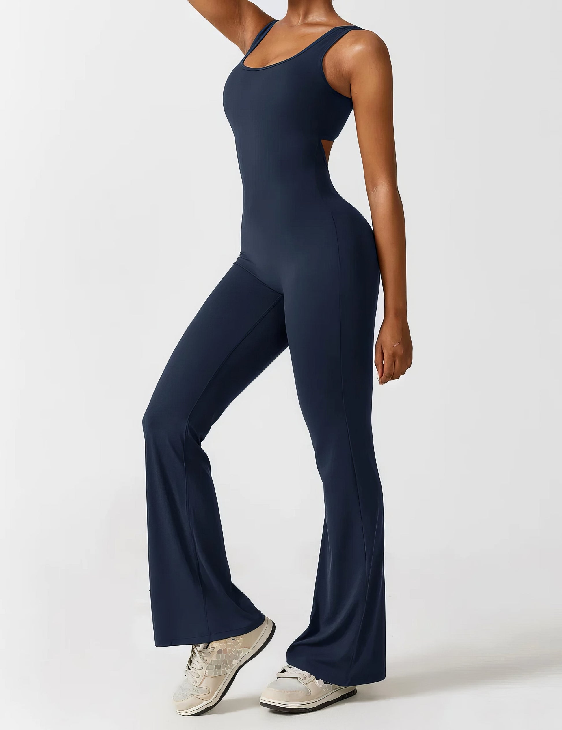 UITLOPENDE JUMPSUIT MET V-RUG