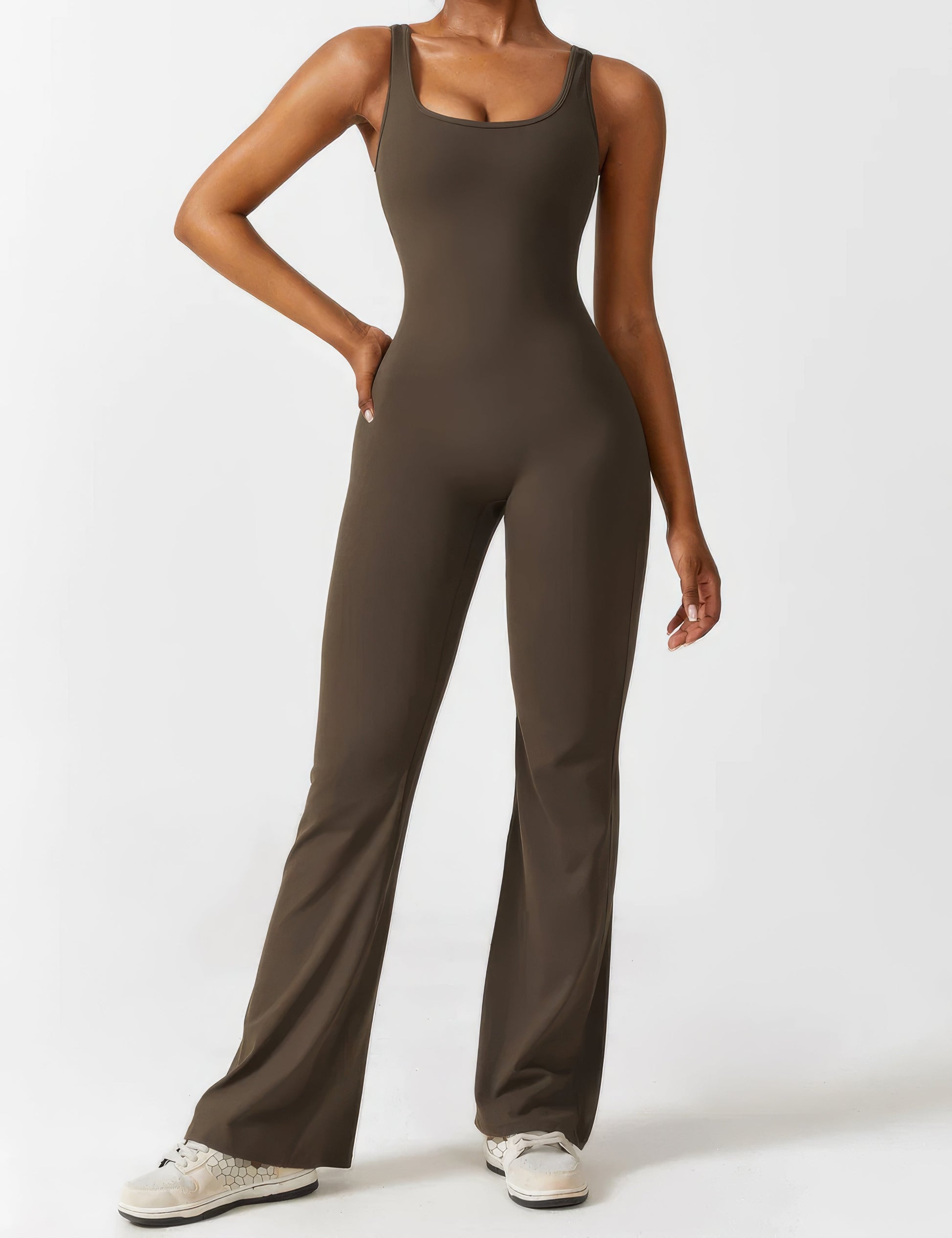 UITLOPENDE JUMPSUIT MET V-RUG