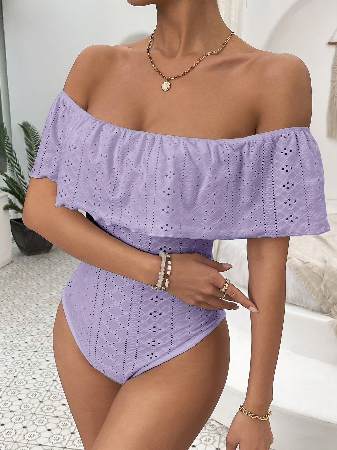 ByIsa - off shoulder bodysuit met details